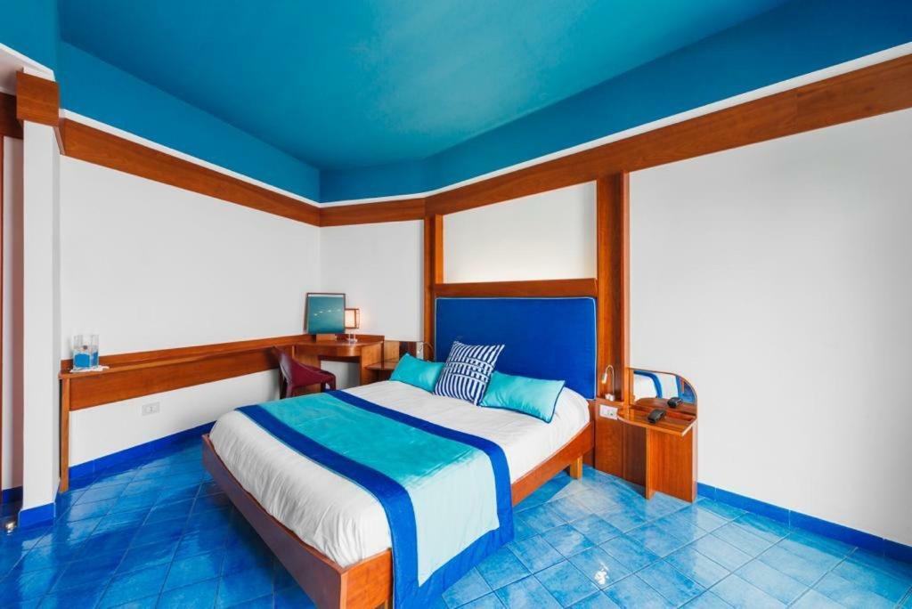 Lo Scoglio Hotel Marina del Cantone Екстериор снимка